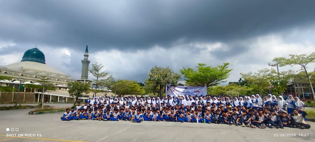Dari Roket Air hingga Rancang Bangun, Siswa SMP IHCS Balikpapan Rayakan Kemerdekaan dengan Inovasi STEAM img 20260820 100758