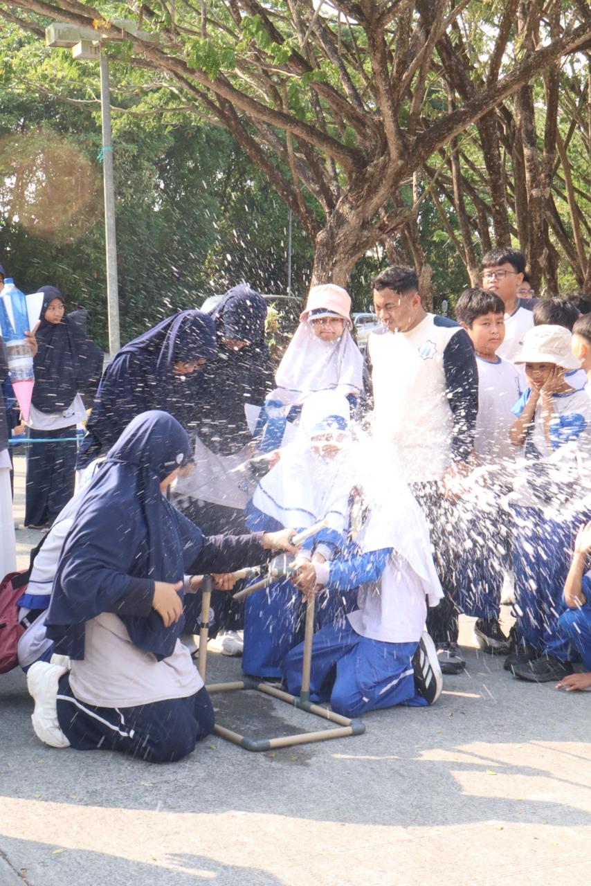 Semarak STEAM 2026 SMP IHCS, Siswa Adu Kreativitas dan Inovasi whatsapp image 2026 08 27 at 14.49.36